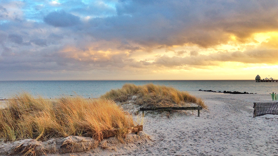 Grömitz Ostsee - Dünen und Seebrücke bei Sonnenuntergang