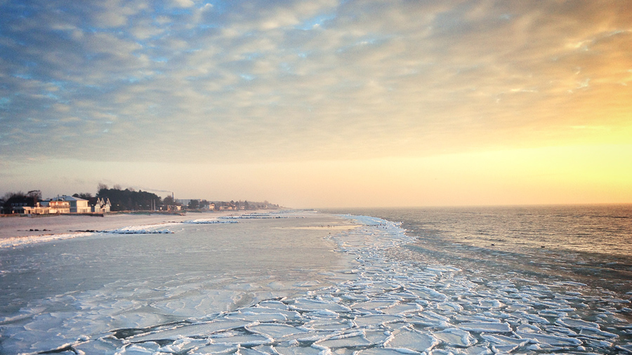 Grömitz - gefrorene Ostsee